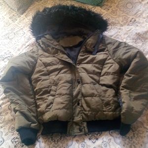 Women's cropped puffer coat
